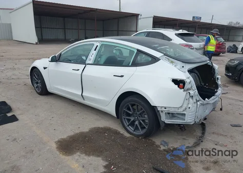 2021 Tesla Model 3 Standard Range Plus Rear-Wheel Drive z USA, uszkodzony, nr VIN 5YJ3E1EA3MF048329